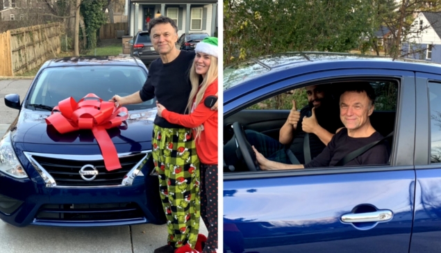 Rusev et Lana offrent une voiture au père de Lana pour Noël 