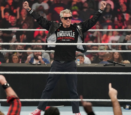 Johnny Knoxville ne viendra pas seul pour le Royal Rumble Match