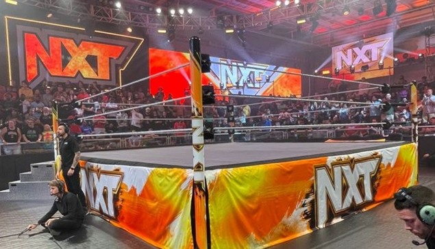 WWE NXT présente son nouveau décor orangé