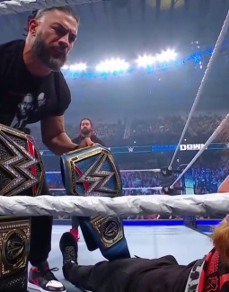 Elimination Chamber : Sami Zayn vs Roman Reigns
