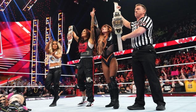 Becky Lynch devient championne Triple Crown