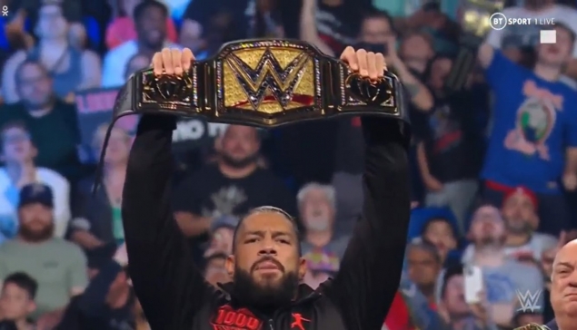 Triple H dévoile la nouvelle ceinture pour Roman Reigns