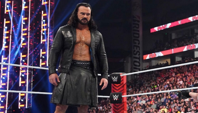 Drew McIntyre en colère face au poster du WWE Royal Rumble 2024