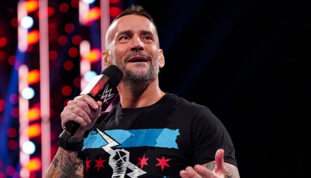 CM Punk pourrait revenir à la WWE comme commentateur