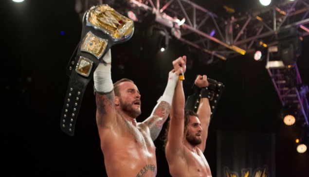 WWE à voir : Seth Rollins et CM Punk font équipe dans un match inédit